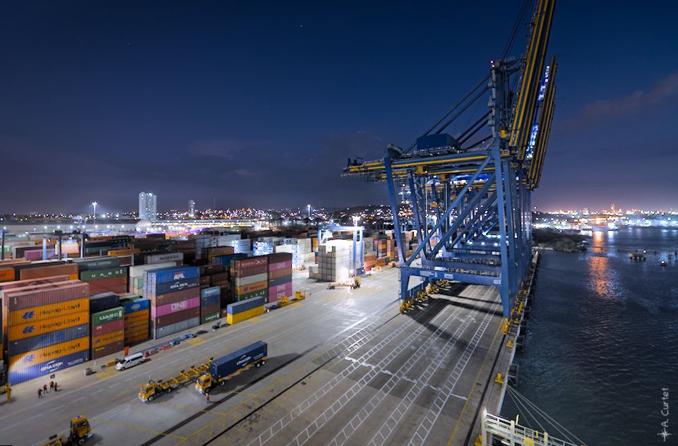 2022 02 01 ACP 6589 Blue hour over container terminal 0 fb