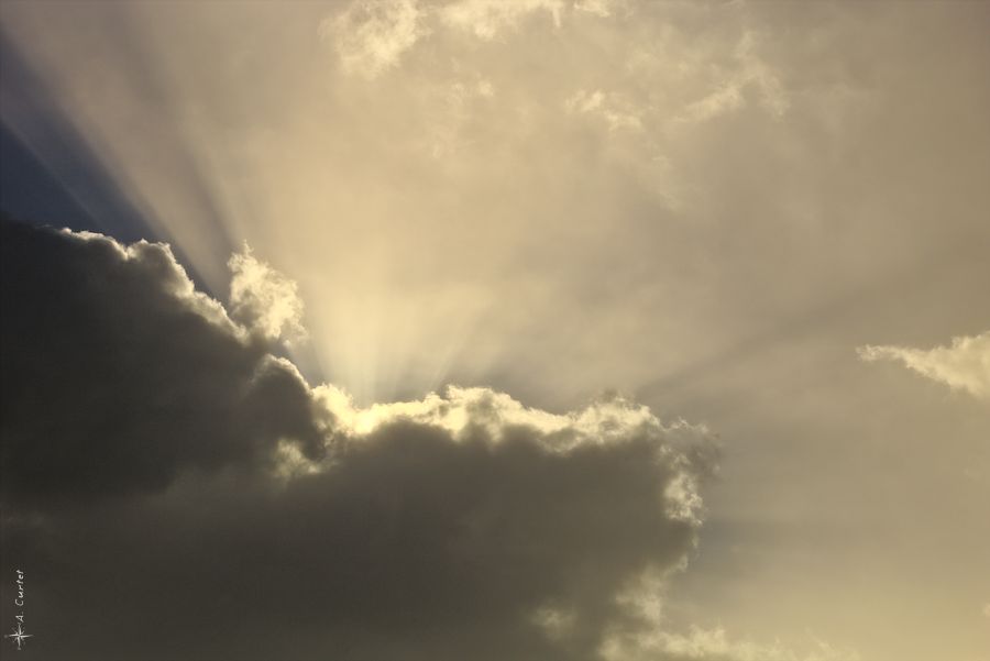 IMG 8718 Light rays through clouds fb