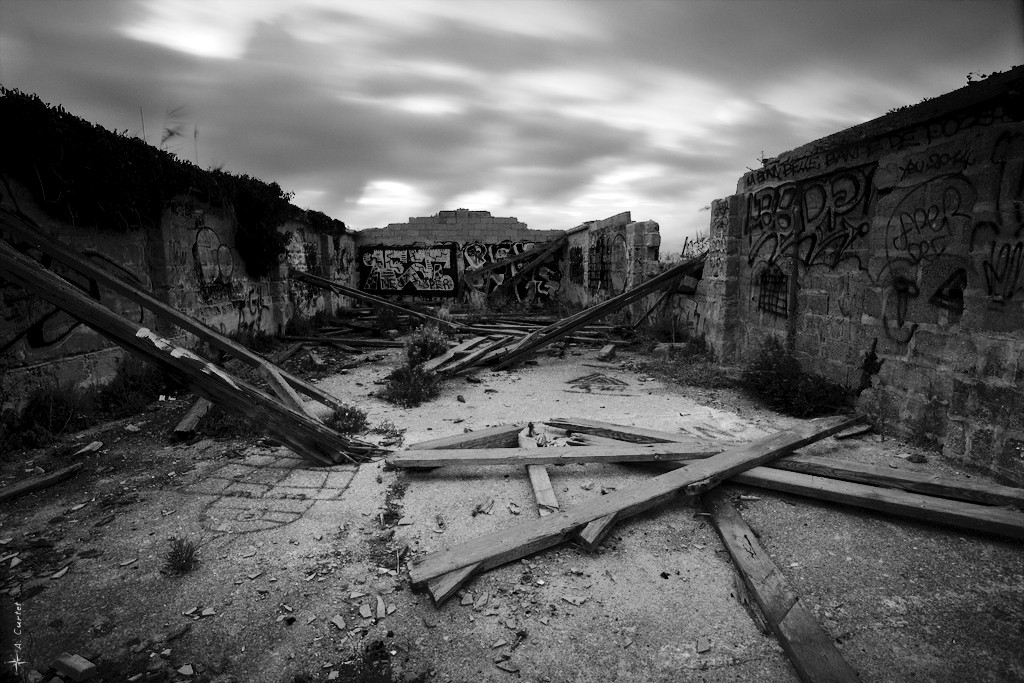 IMG 1716 Derelict warehouse at La Pulante 1024px