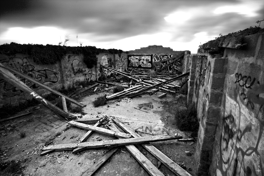 IMG 1721 Derelict warehouse at La Pulante 1024px