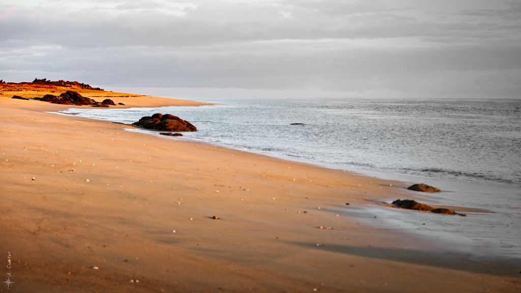 IMG 4221 Beach in the morning 1024px