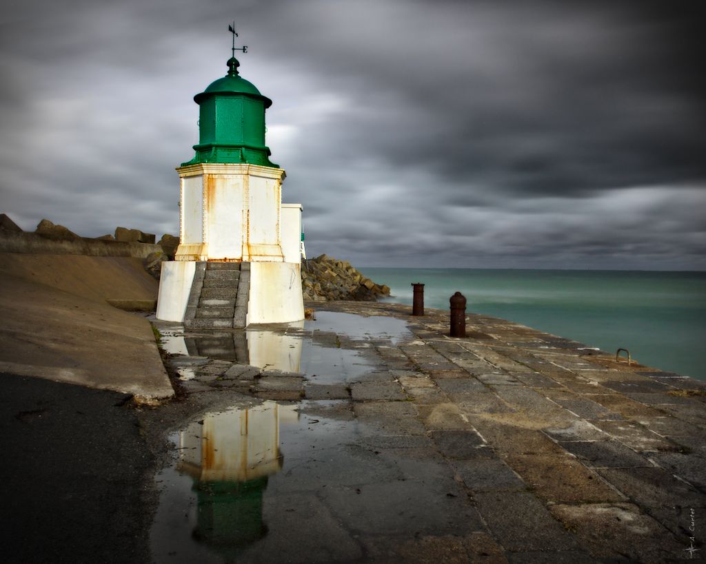 IMG 9719 Port Joinville ancient lighthouse 1024px