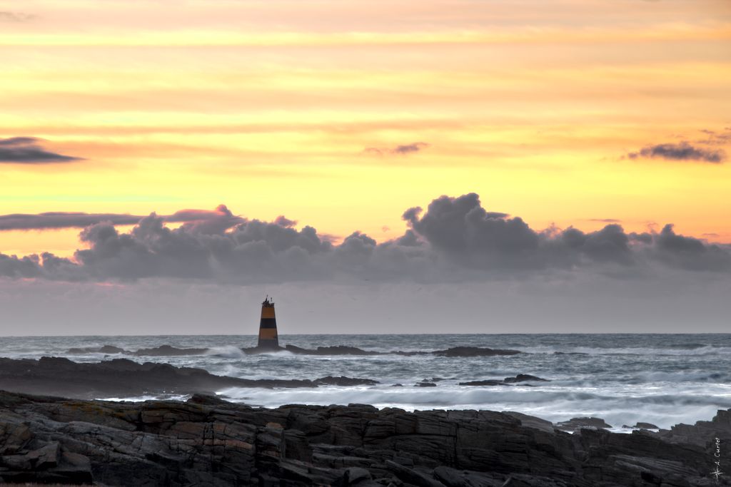 IMG 2800 Sunset over Les Chiens Perrins 1024px