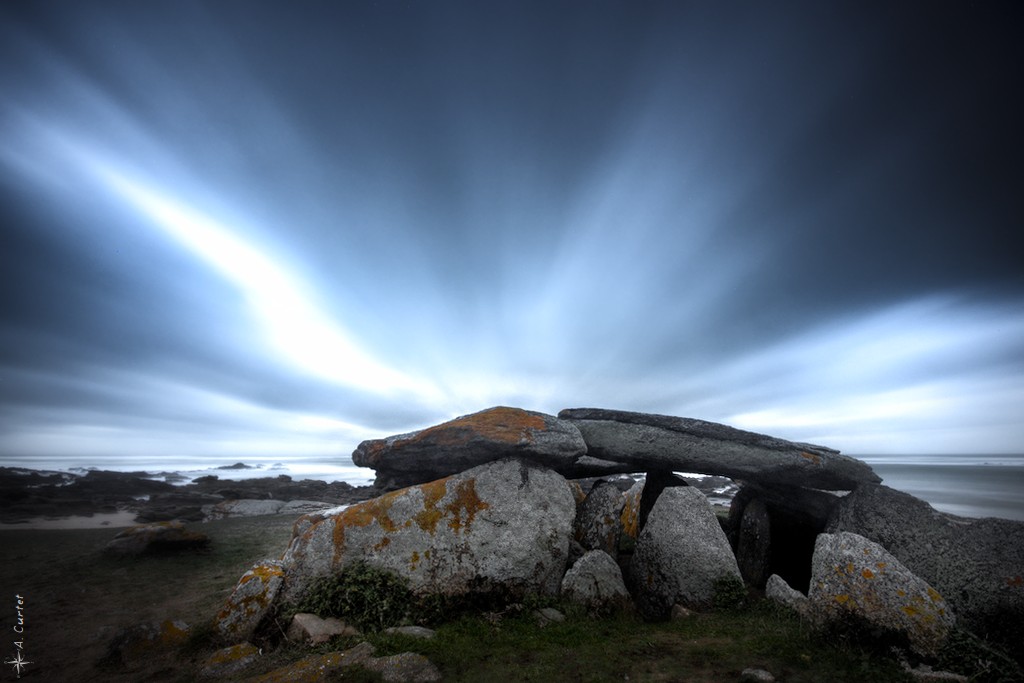 2019 01 29 IMG 1587 Dolmen in storm 0 1024px